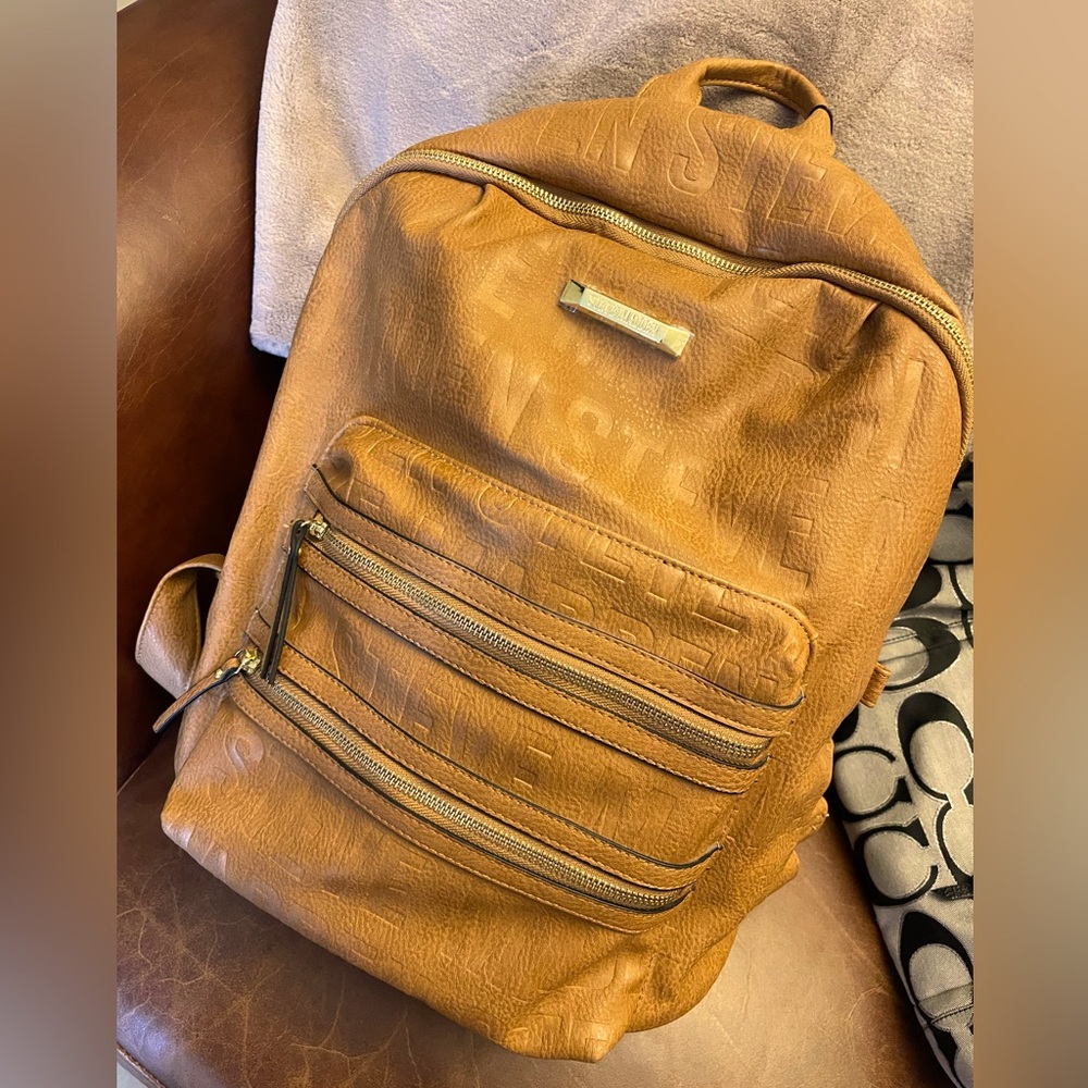 Esteve Madden. It can be used by men and women